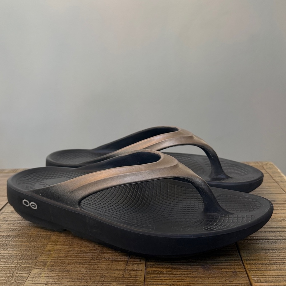 OOFOS OOlala Flip Flop in Latte, women’s size 7